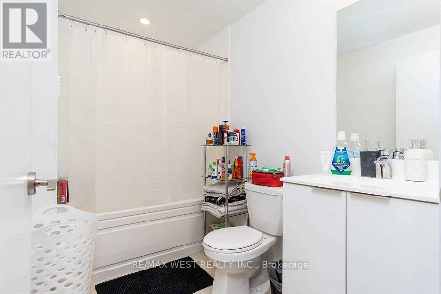 5111 - 30 Shore Breeze Drive, Toronto, ON - Indoor Photo Showing Bathroom