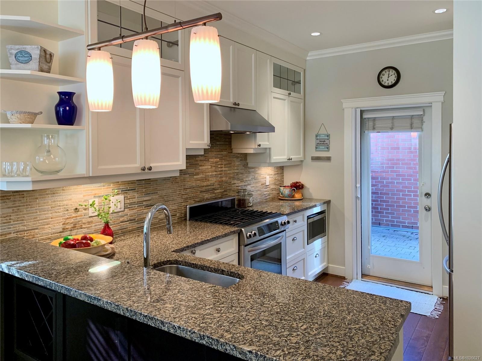 15-675 Superior St, Victoria, BC