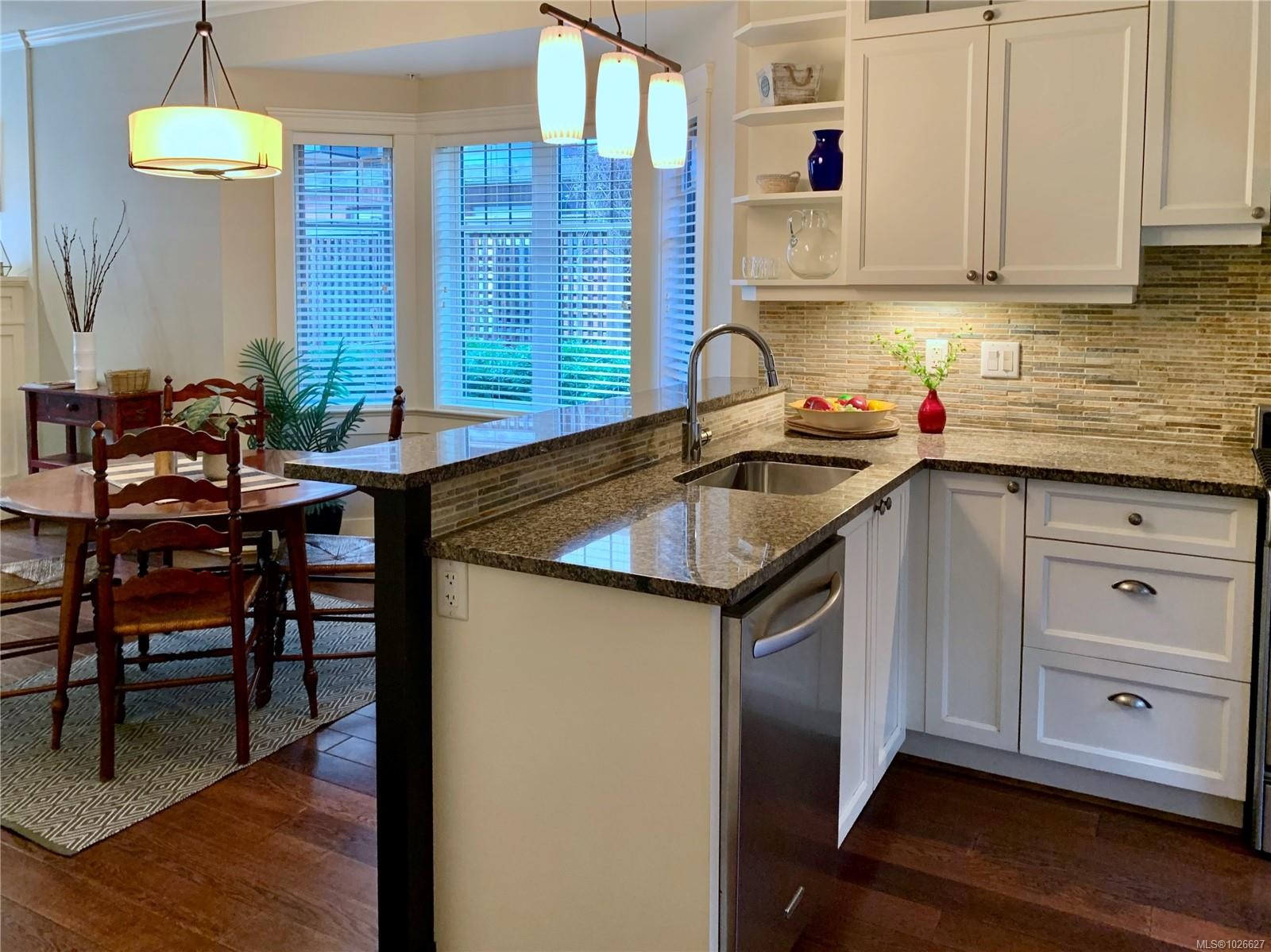 15-675 Superior St, Victoria, BC