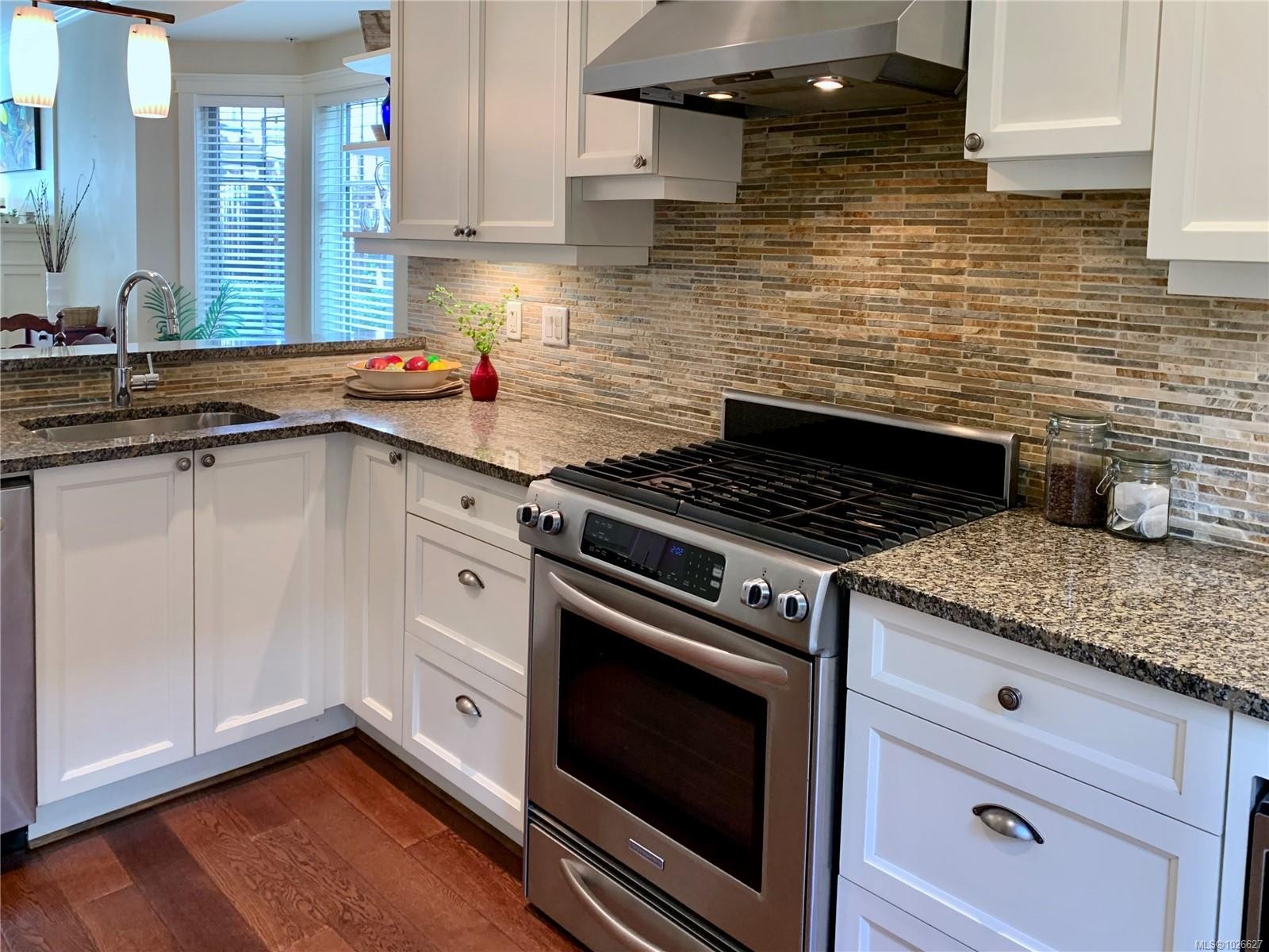 15-675 Superior St, Victoria, BC