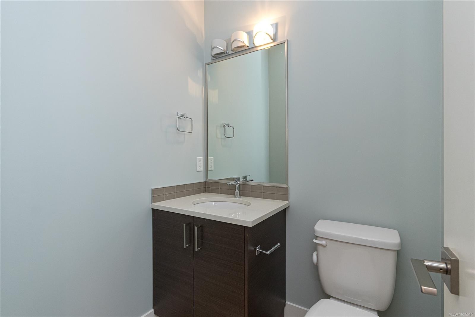 14-235 Island Hwy, View Royal, BC