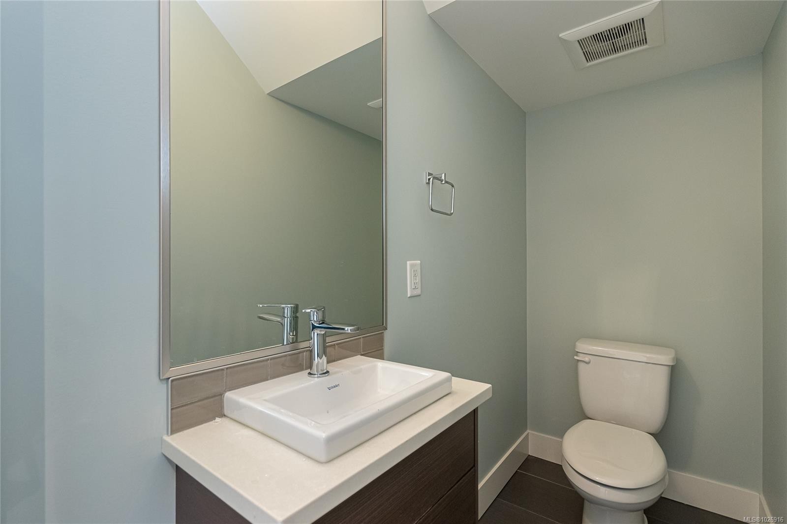 14-235 Island Hwy, View Royal, BC