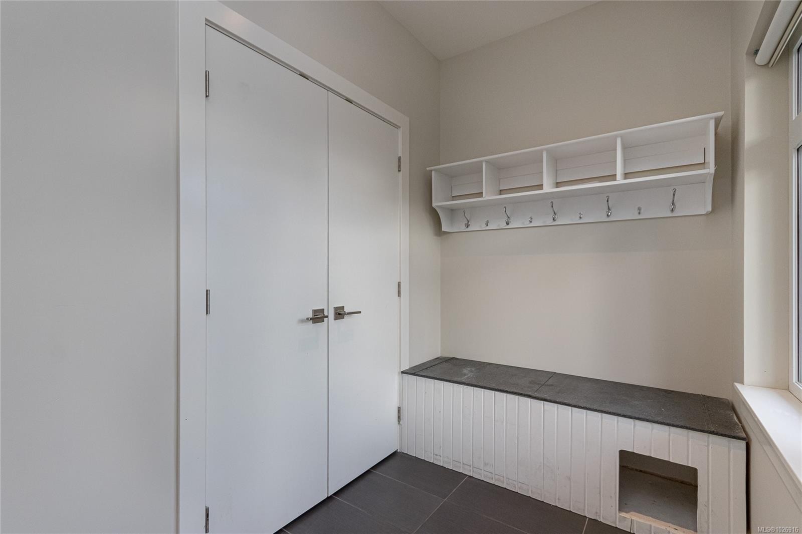 14-235 Island Hwy, View Royal, BC