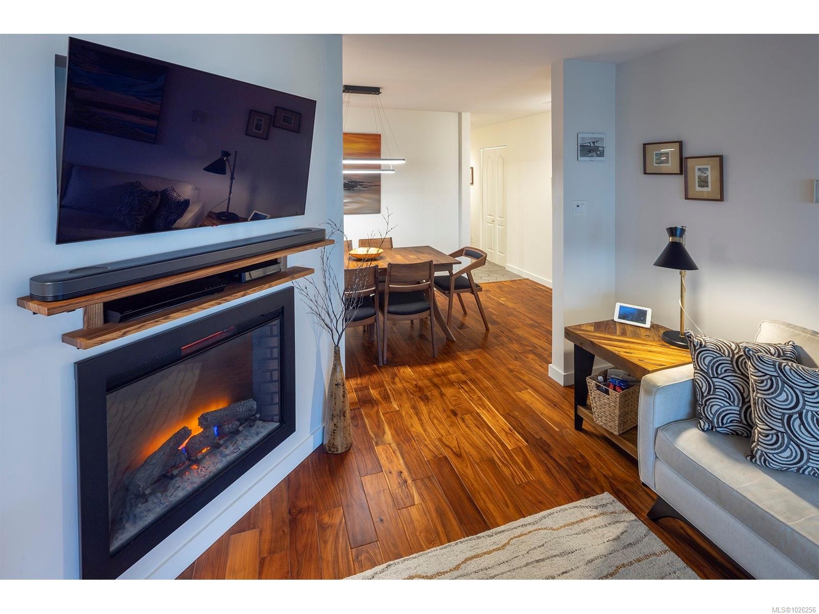 202-1501 Richmond Rd, Victoria, BC - Indoor Photo Showing Living Room With Fireplace