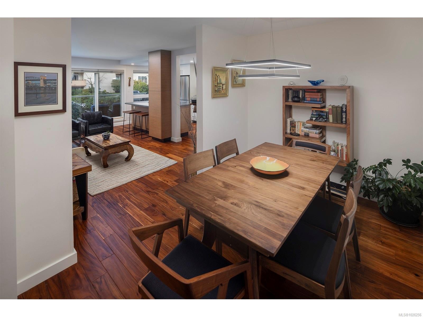 202-1501 Richmond Rd, Victoria, BC - Indoor