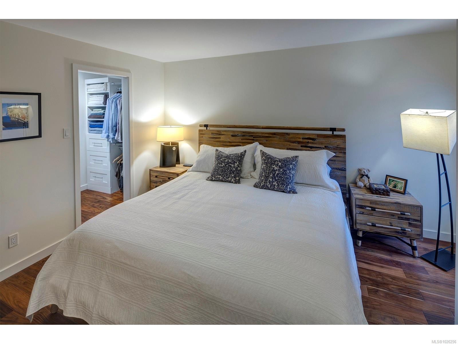 202-1501 Richmond Rd, Victoria, BC - Indoor Photo Showing Bedroom