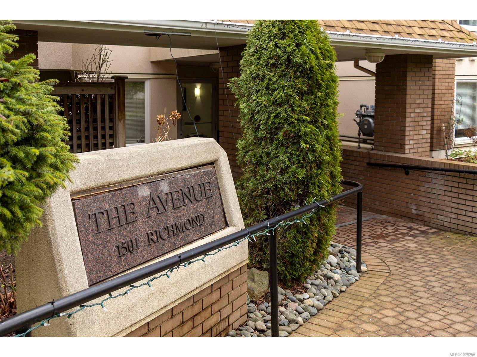 202-1501 Richmond Rd, Victoria, BC - Outdoor With Exterior