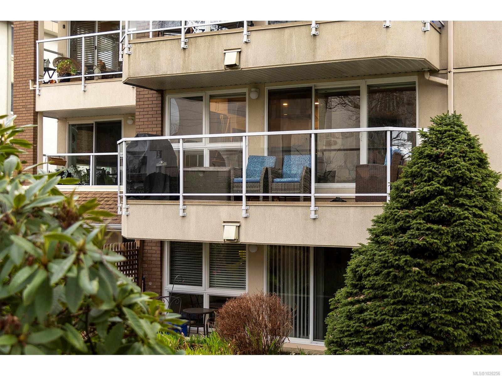 202-1501 Richmond Rd, Victoria, BC - Outdoor