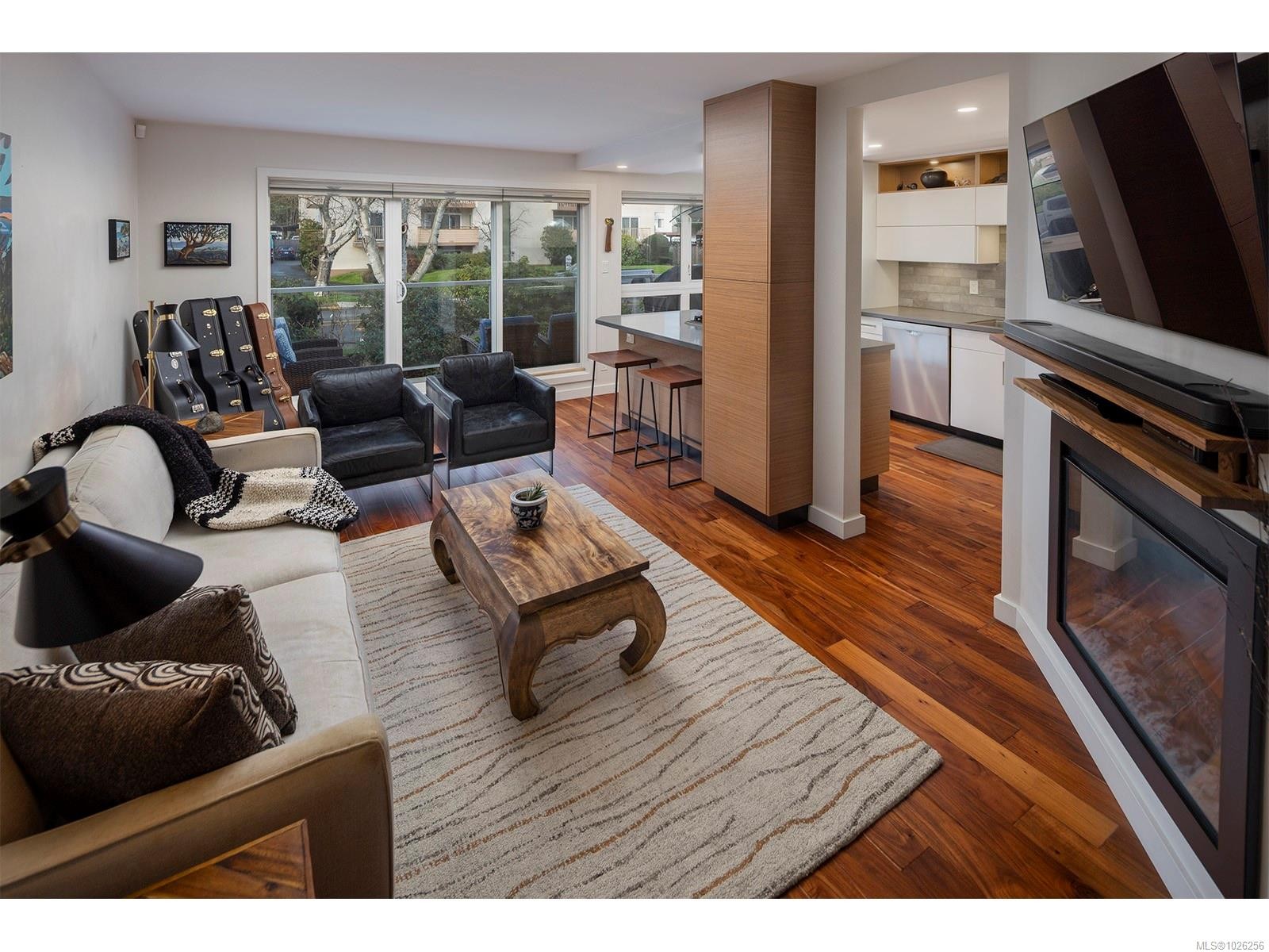202-1501 Richmond Rd, Victoria, BC - Indoor Photo Showing Living Room With Fireplace