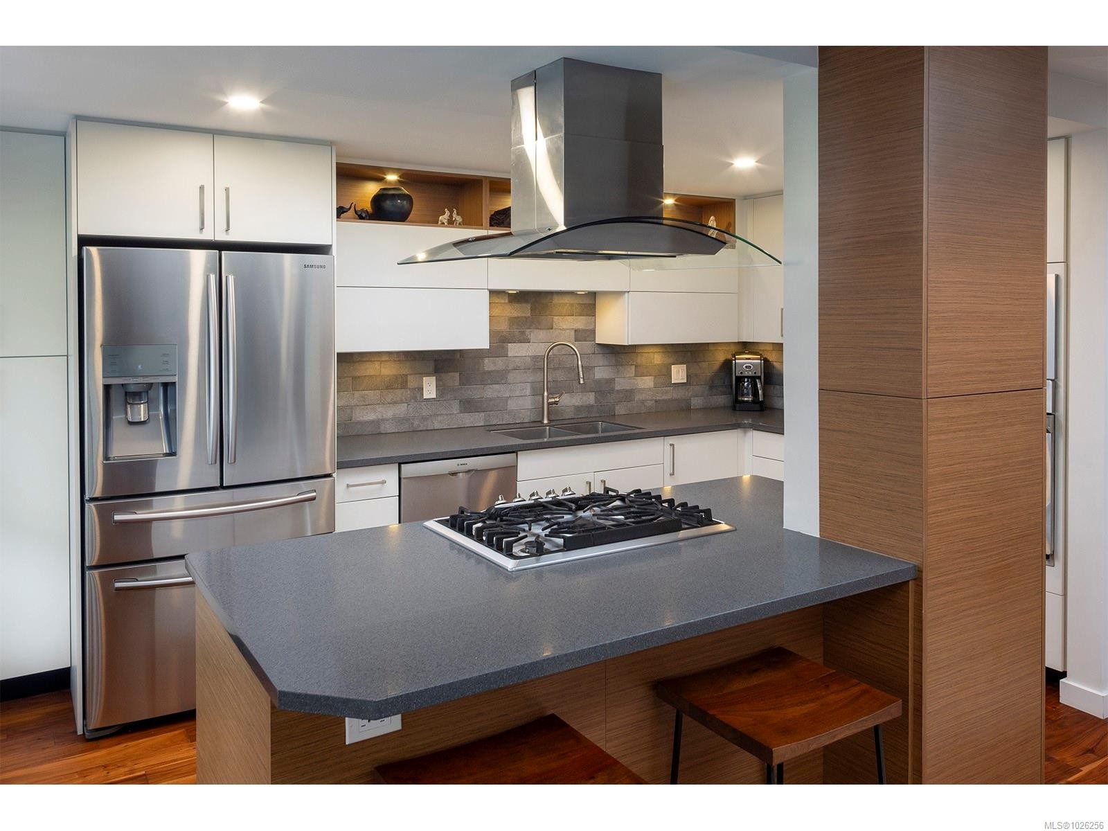 202-1501 Richmond Rd, Victoria, BC - Indoor Photo Showing Kitchen With Double Sink