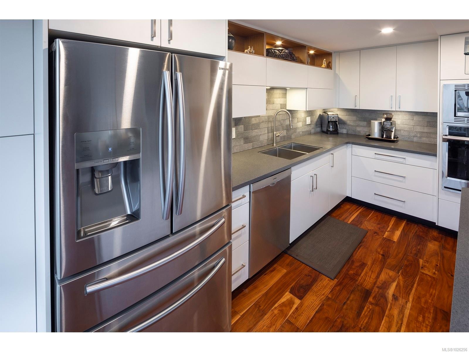 202-1501 Richmond Rd, Victoria, BC - Indoor Photo Showing Kitchen With Double Sink With Upgraded Kitchen