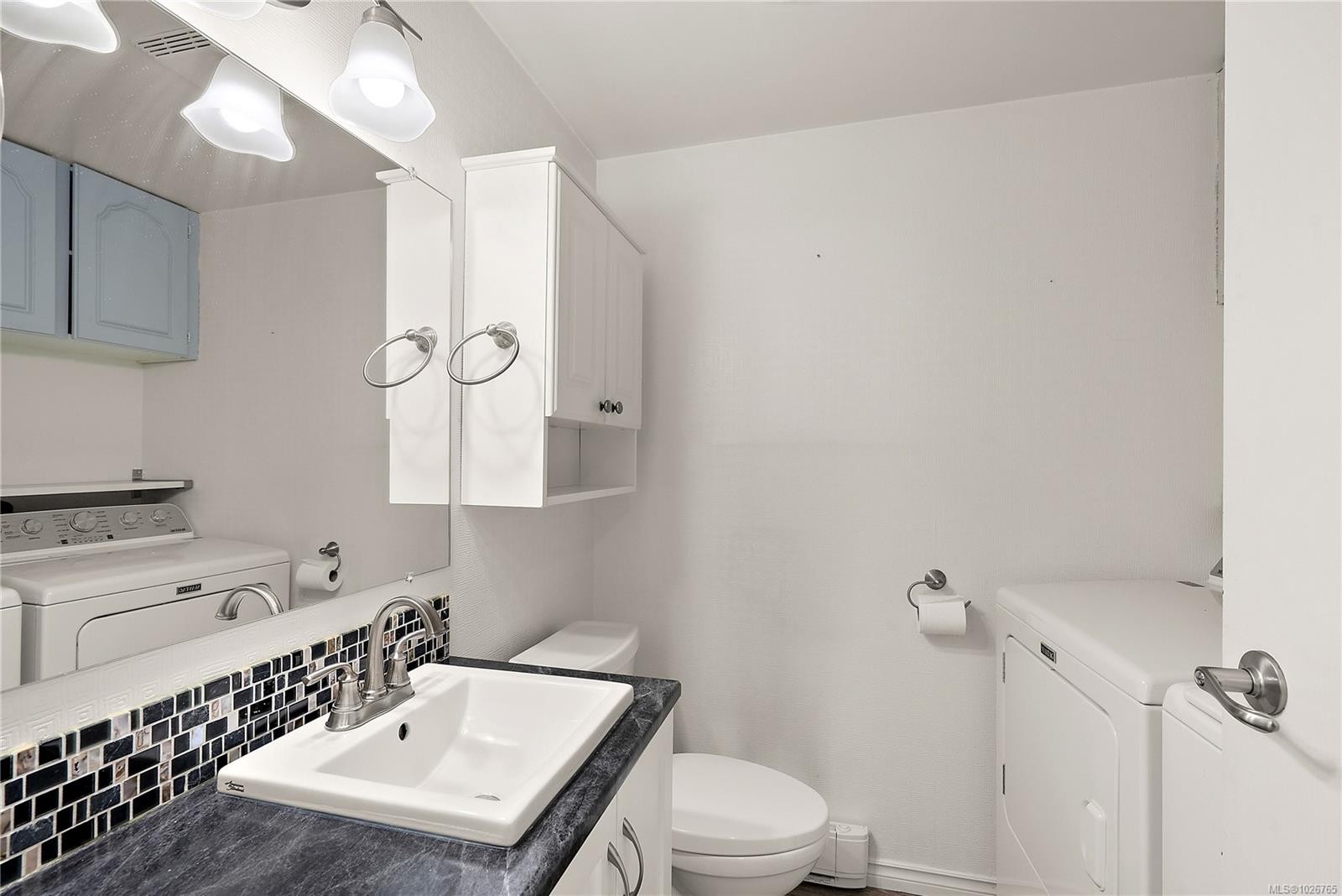 13-897 Admirals Rd, Esquimalt, BC