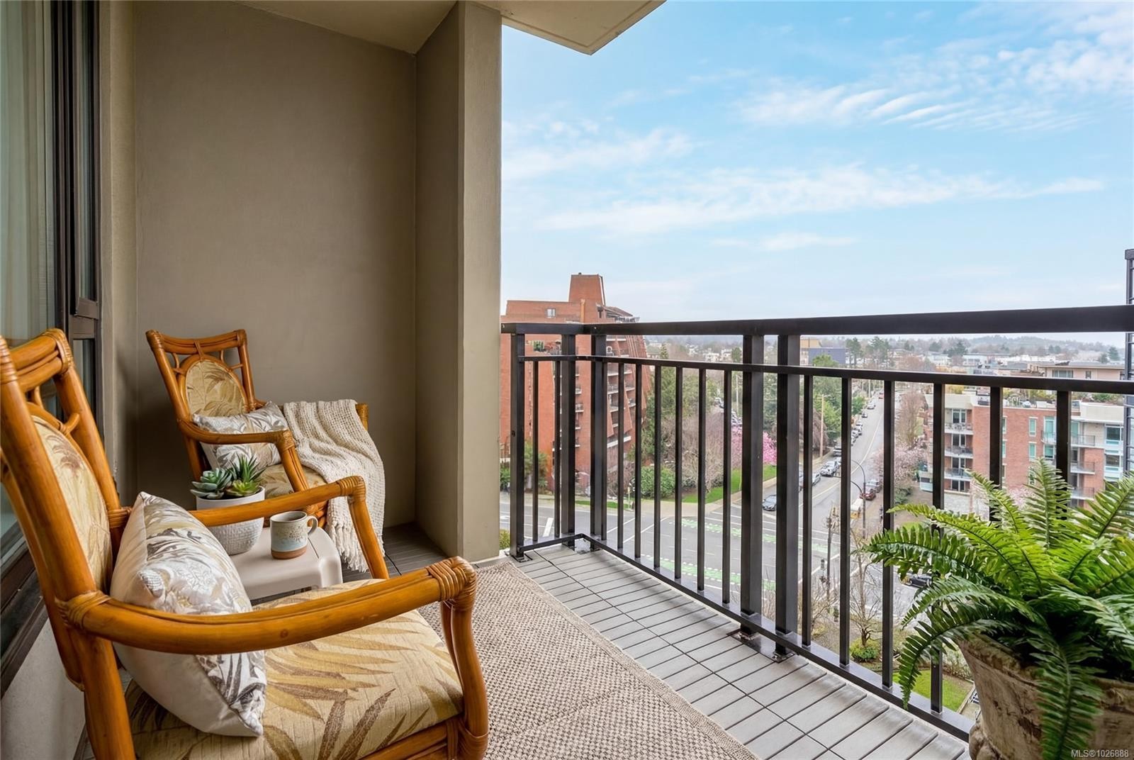 1006-751 Fairfield Rd, Victoria, BC - Outdoor With Exterior