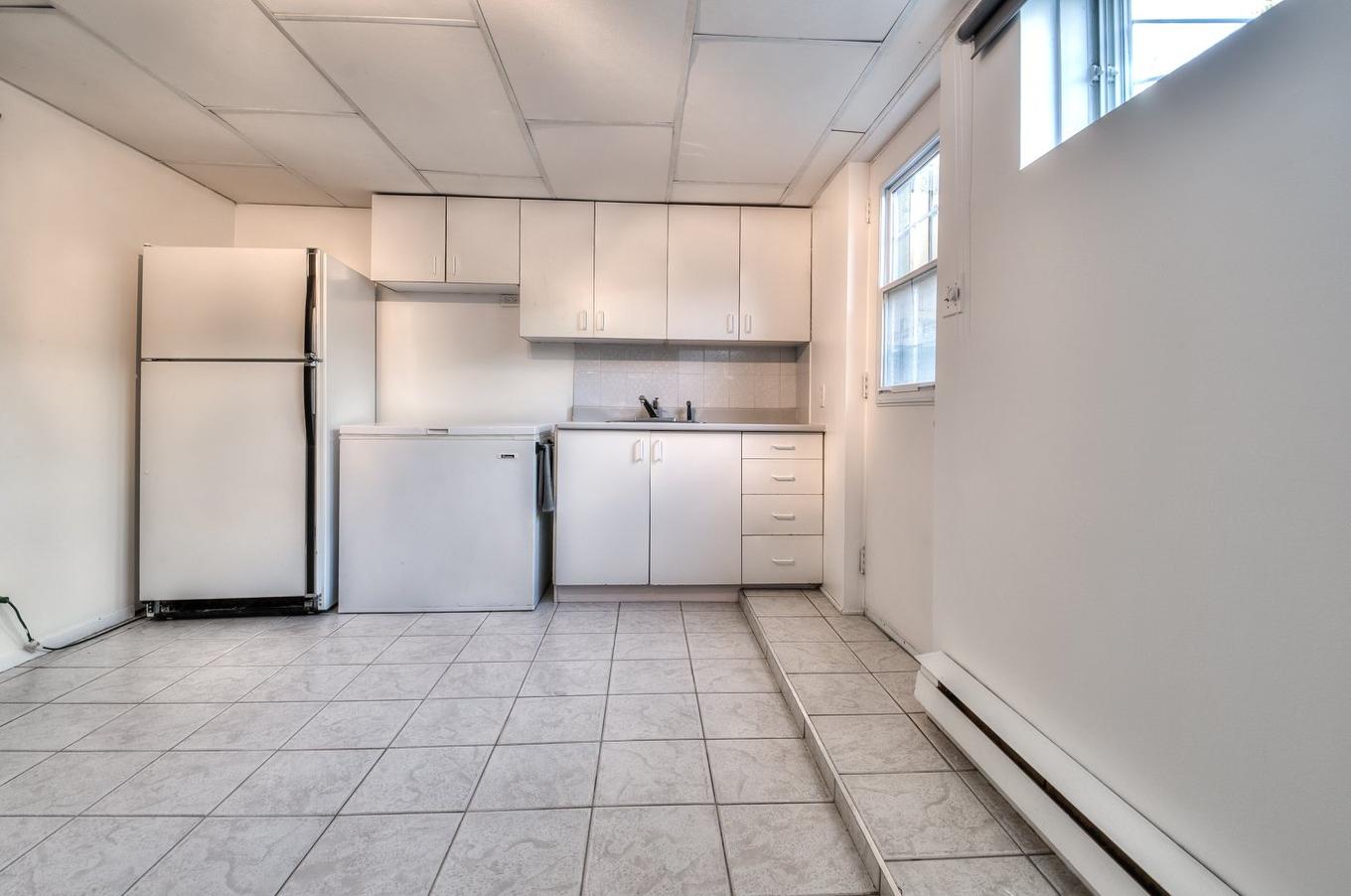 Sous-sol - 306 Rue De Normandie, Sainte-Julie, QC - Indoor Photo Showing Kitchen