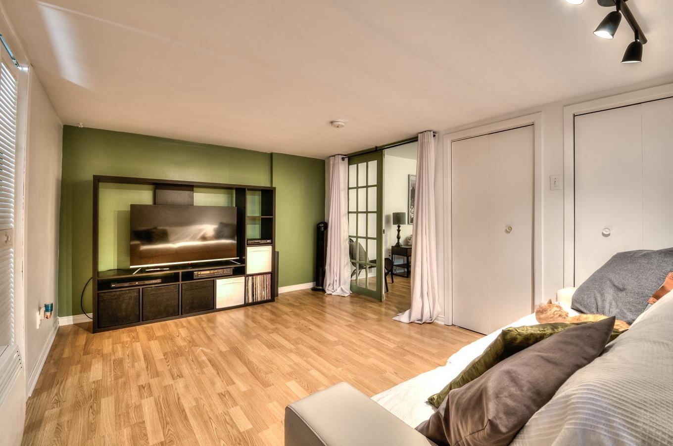 Salle familiale - 306 Rue De Normandie, Sainte-Julie, QC - Indoor Photo Showing Living Room