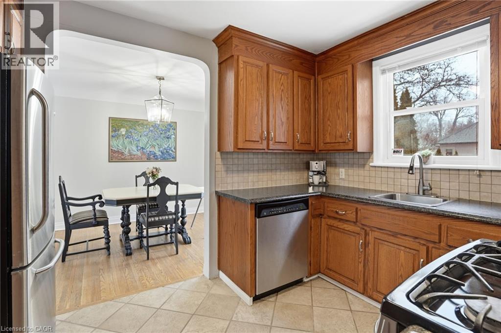 59 Oakley Court, Ancaster, ON - Indoor Photo Showing Kitchen