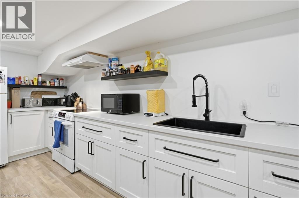 59 Oakley Court, Ancaster, ON - Indoor Photo Showing Kitchen