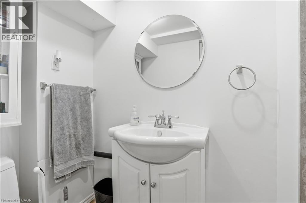 59 Oakley Court, Ancaster, ON - Indoor Photo Showing Bathroom