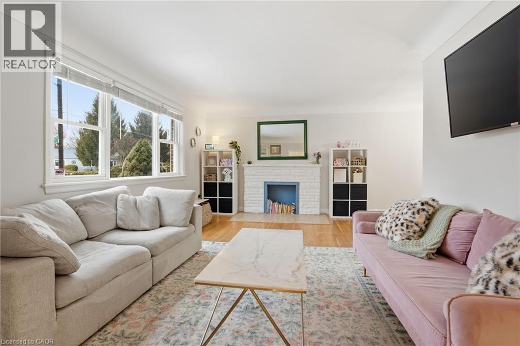 59 Oakley Court, Ancaster, ON - Indoor Photo Showing Living Room With Fireplace