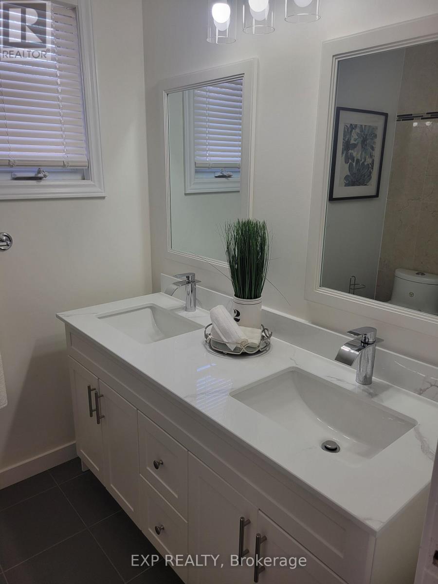 1104 Sawgrass Crescent, Mississauga, ON - Indoor Photo Showing Bathroom