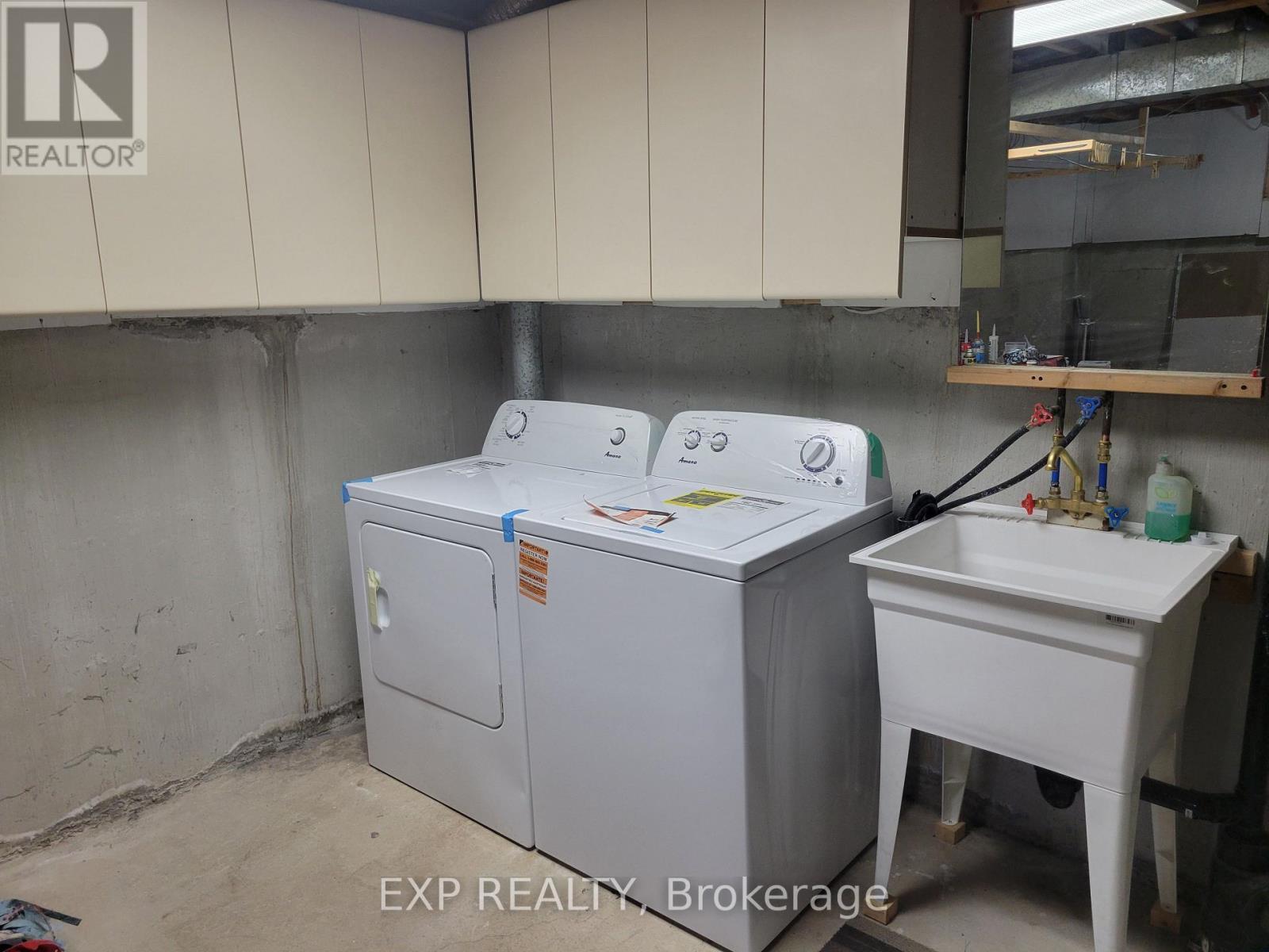 1104 Sawgrass Crescent, Mississauga, ON - Indoor Photo Showing Laundry Room