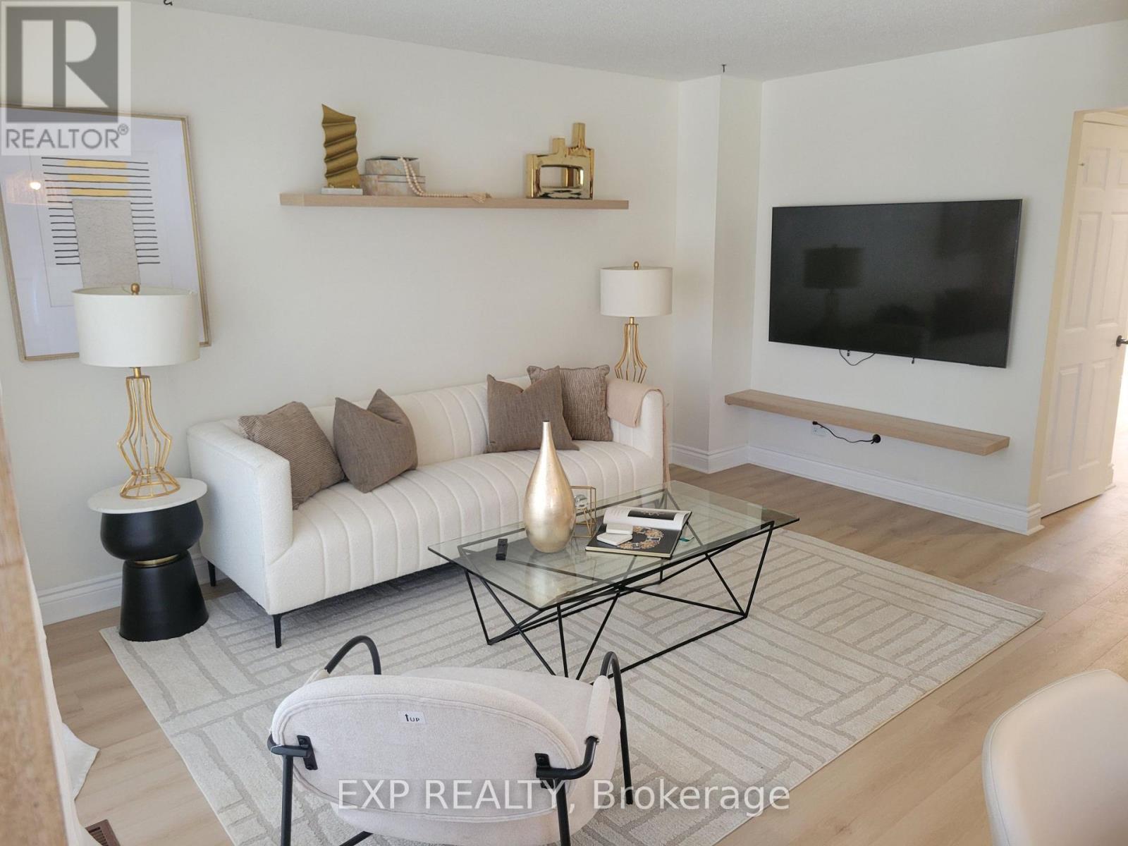 1104 Sawgrass Crescent, Mississauga, ON - Indoor Photo Showing Living Room