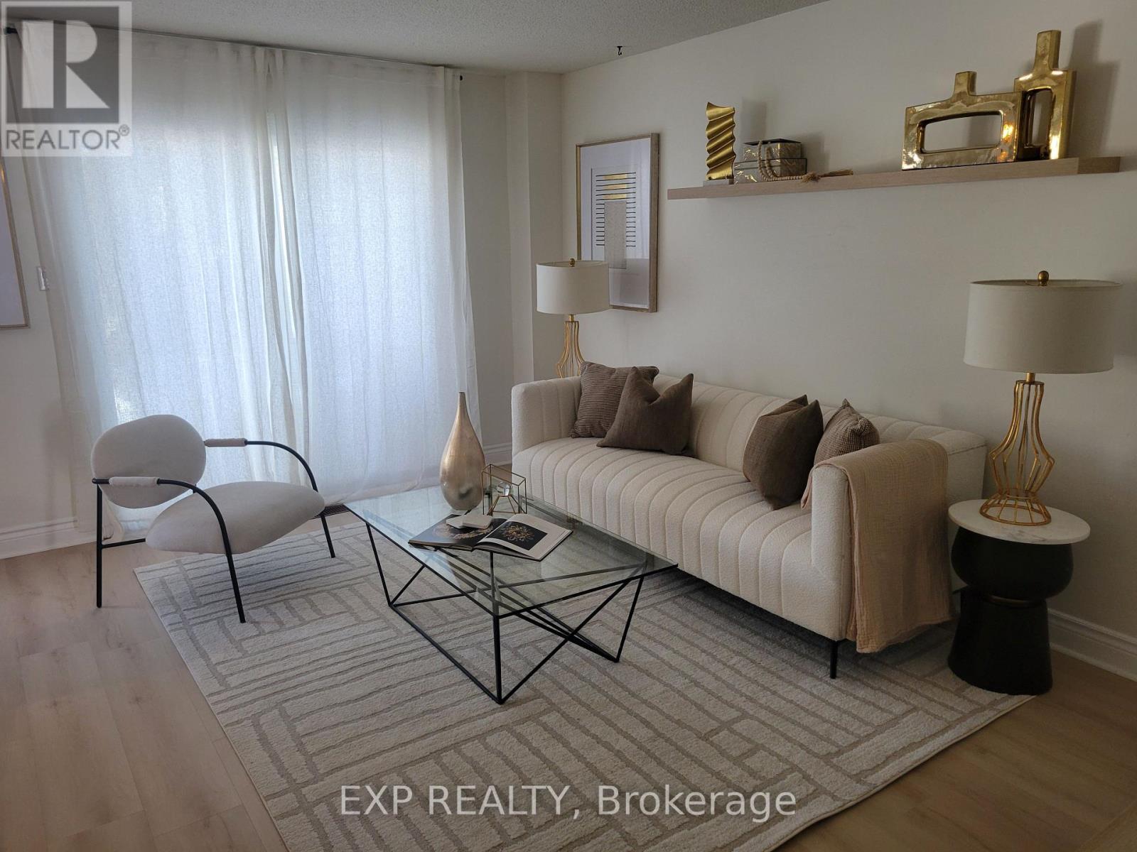 1104 Sawgrass Crescent, Mississauga, ON - Indoor Photo Showing Living Room