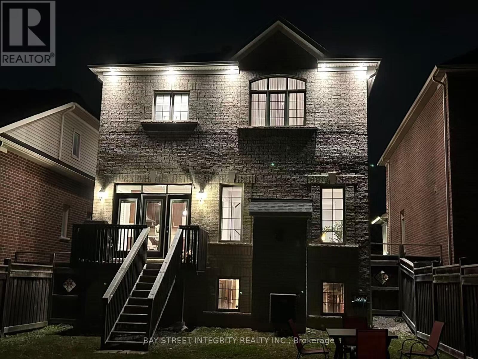 170 Crane Street, Aurora, ON -