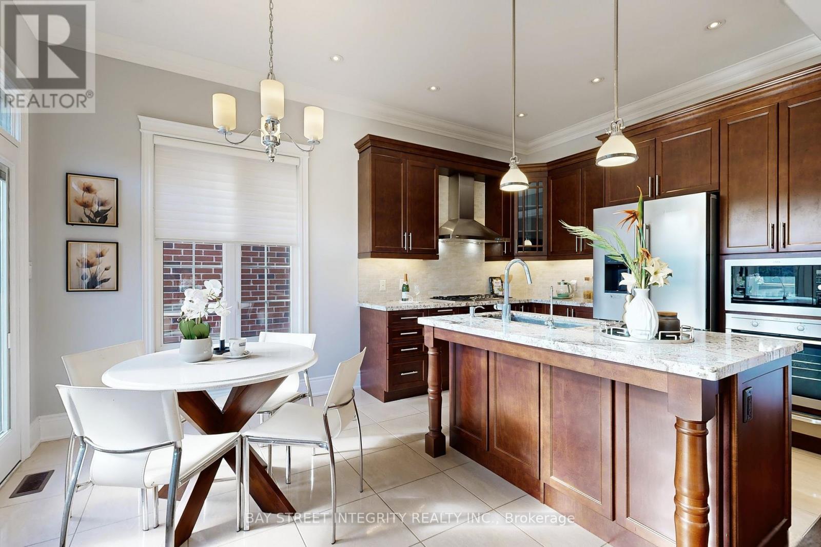 170 Crane Street, Aurora, ON - Indoor