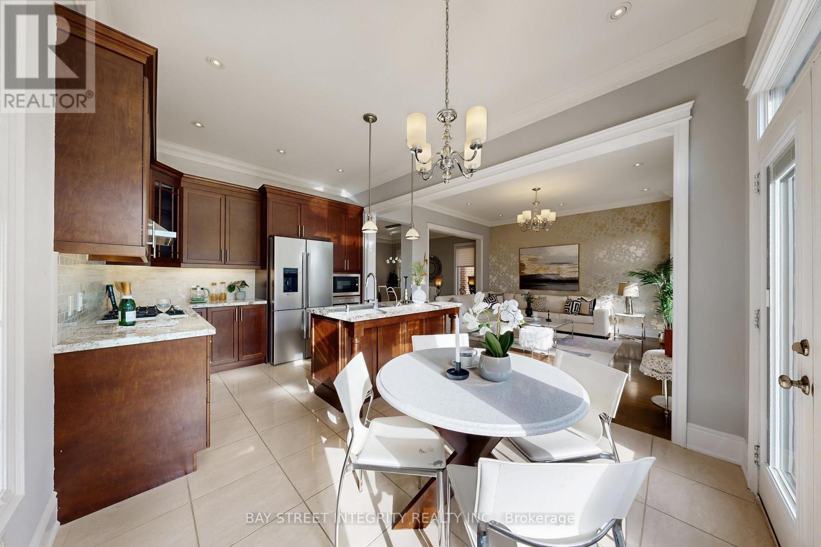 170 Crane Street, Aurora, ON - Indoor Photo Showing Dining Room