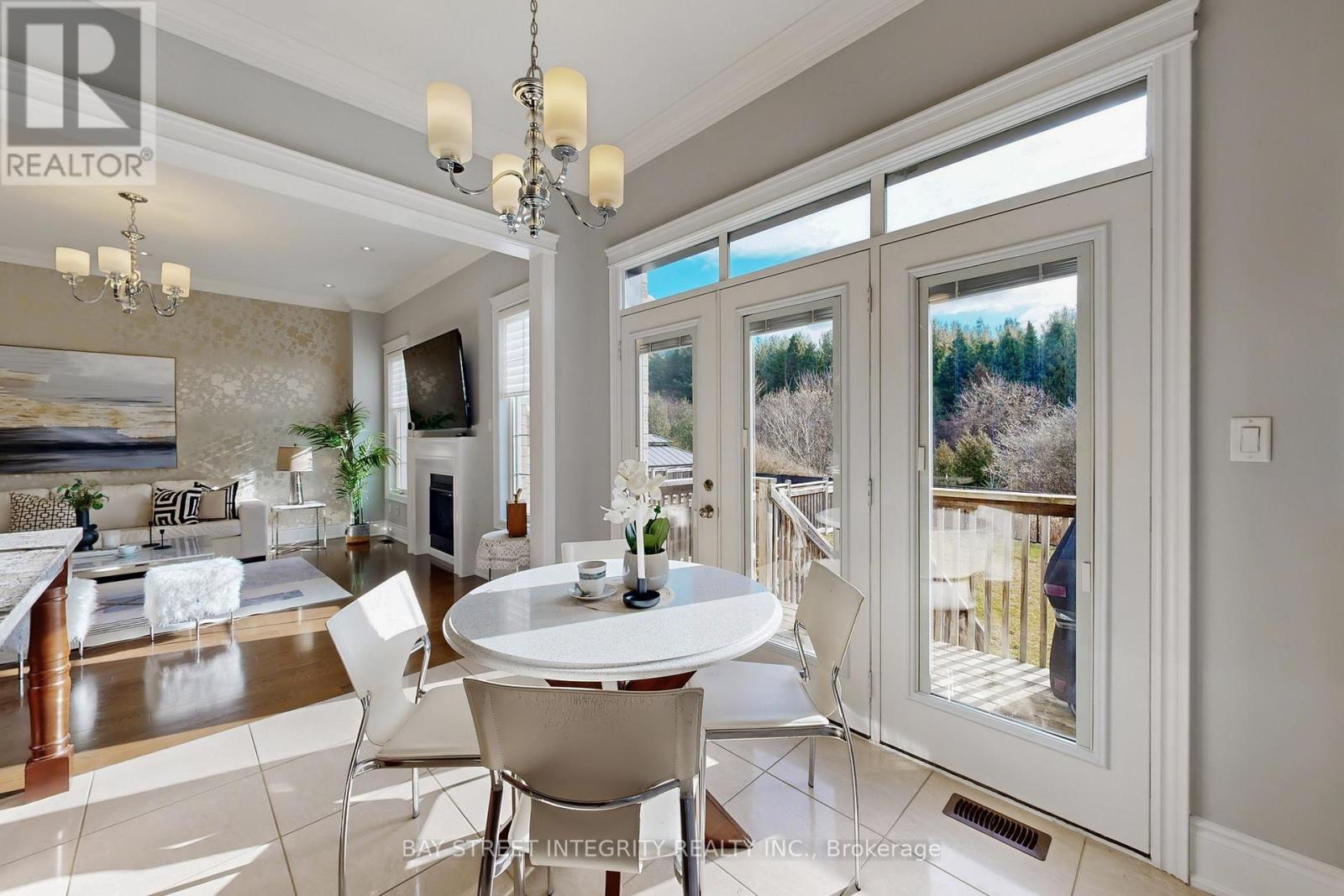 170 Crane Street, Aurora, ON - Indoor Photo Showing Dining Room