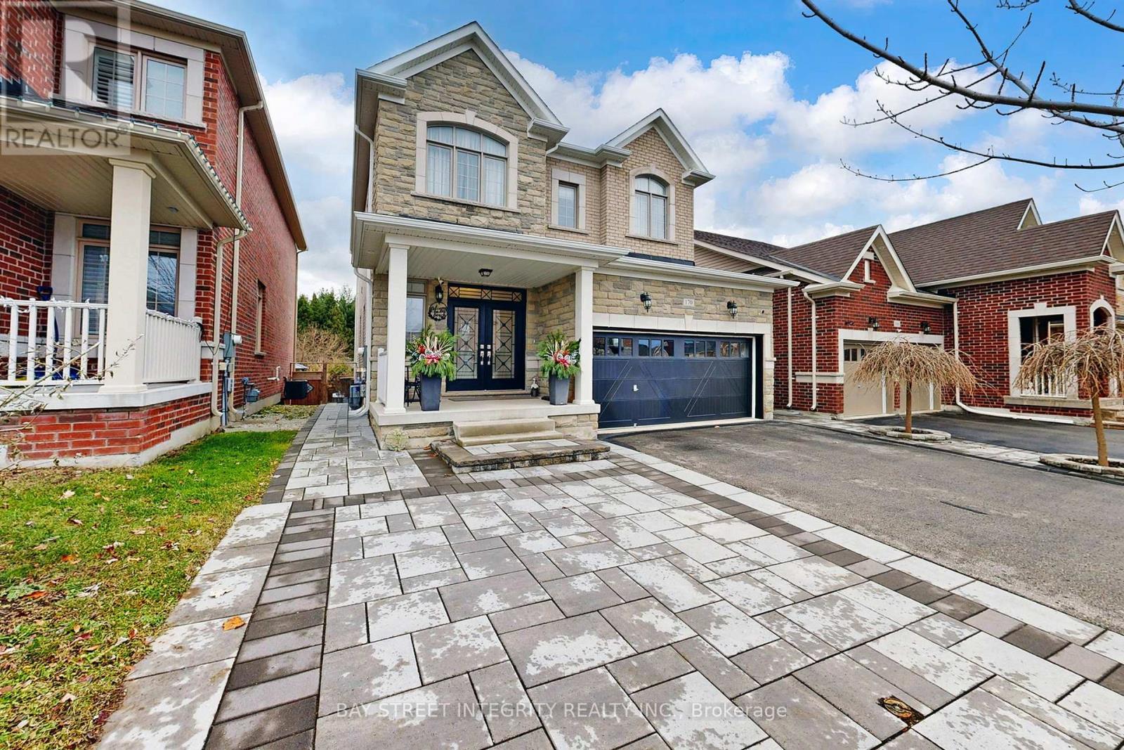 170 Crane Street, Aurora, ON - Outdoor With Facade