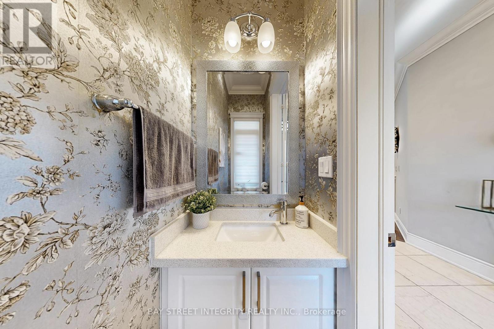 170 Crane Street, Aurora, ON - Indoor Photo Showing Bathroom