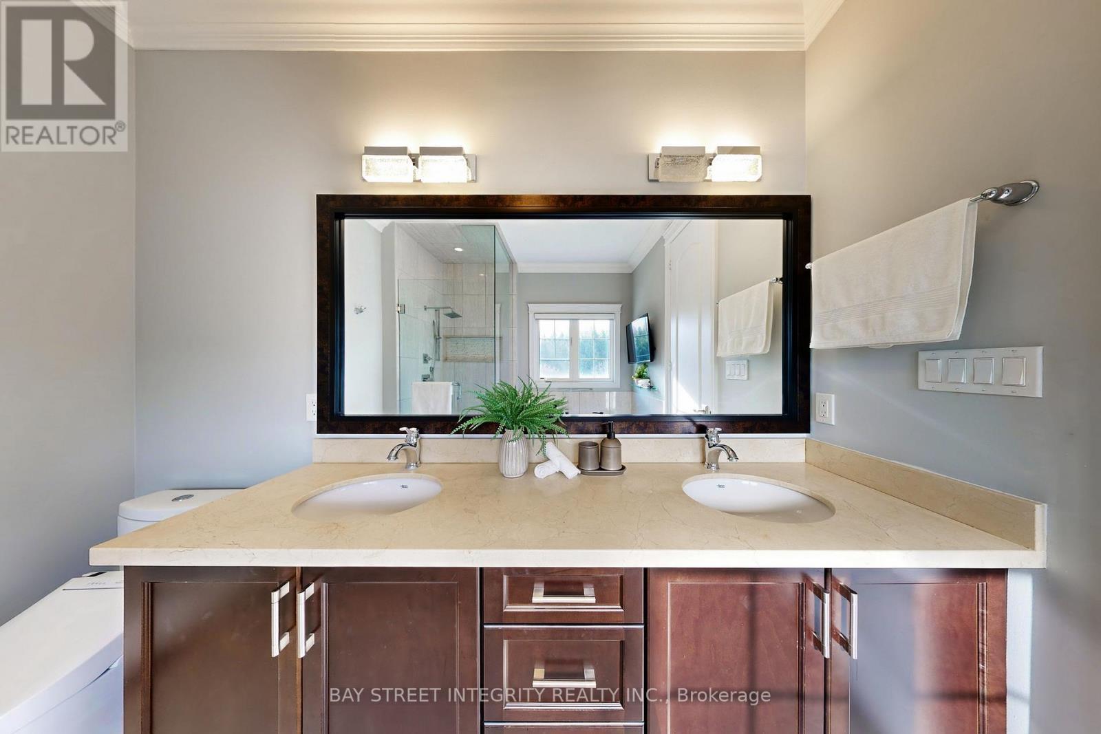 170 Crane Street, Aurora, ON - Indoor Photo Showing Bathroom