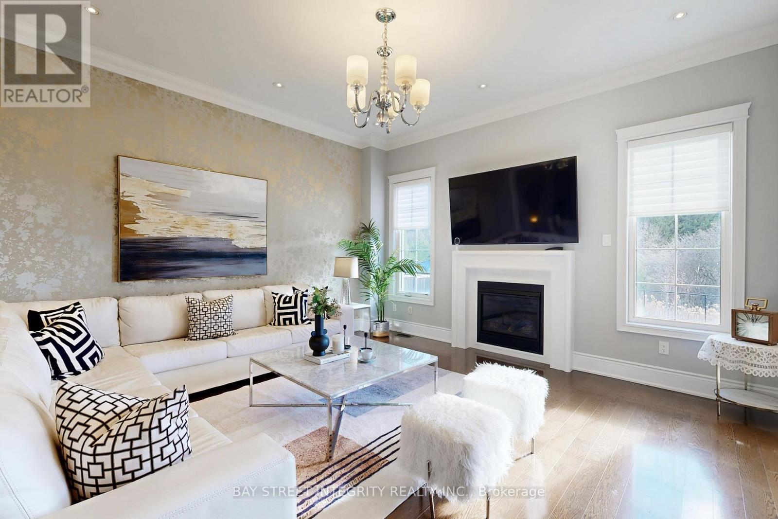 170 Crane Street, Aurora, ON - Indoor Photo Showing Living Room With Fireplace