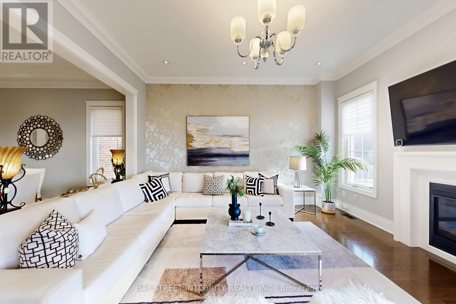170 Crane Street, Aurora, ON - Indoor Photo Showing Living Room With Fireplace