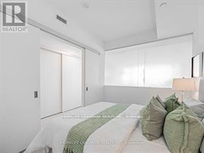 4211 - 197 Yonge Street, Toronto, ON - Indoor Photo Showing Bedroom