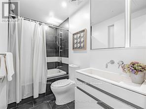 4211 - 197 Yonge Street, Toronto, ON - Indoor Photo Showing Bathroom
