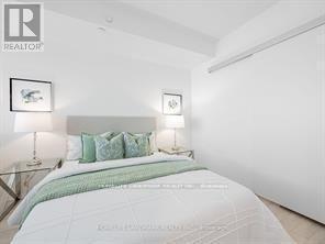4211 - 197 Yonge Street, Toronto, ON - Indoor Photo Showing Bedroom