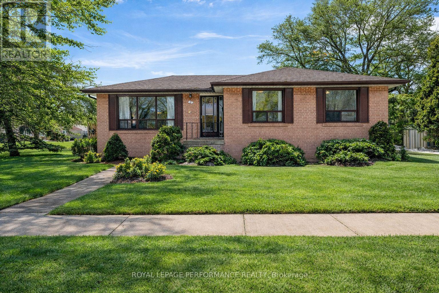 2 Littlewood Crescent, Toronto (Eringate-Centennial-West Deane), ON - Outdoor