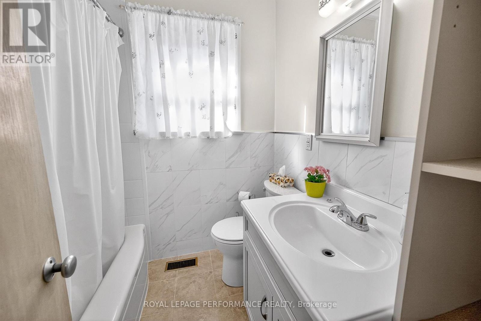 2 Littlewood Crescent, Toronto (Eringate-Centennial-West Deane), ON - Indoor Photo Showing Bathroom