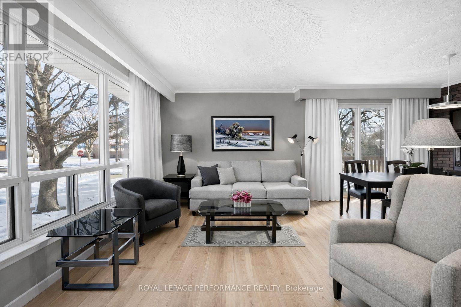 2 Littlewood Crescent, Toronto (Eringate-Centennial-West Deane), ON - Indoor Photo Showing Living Room