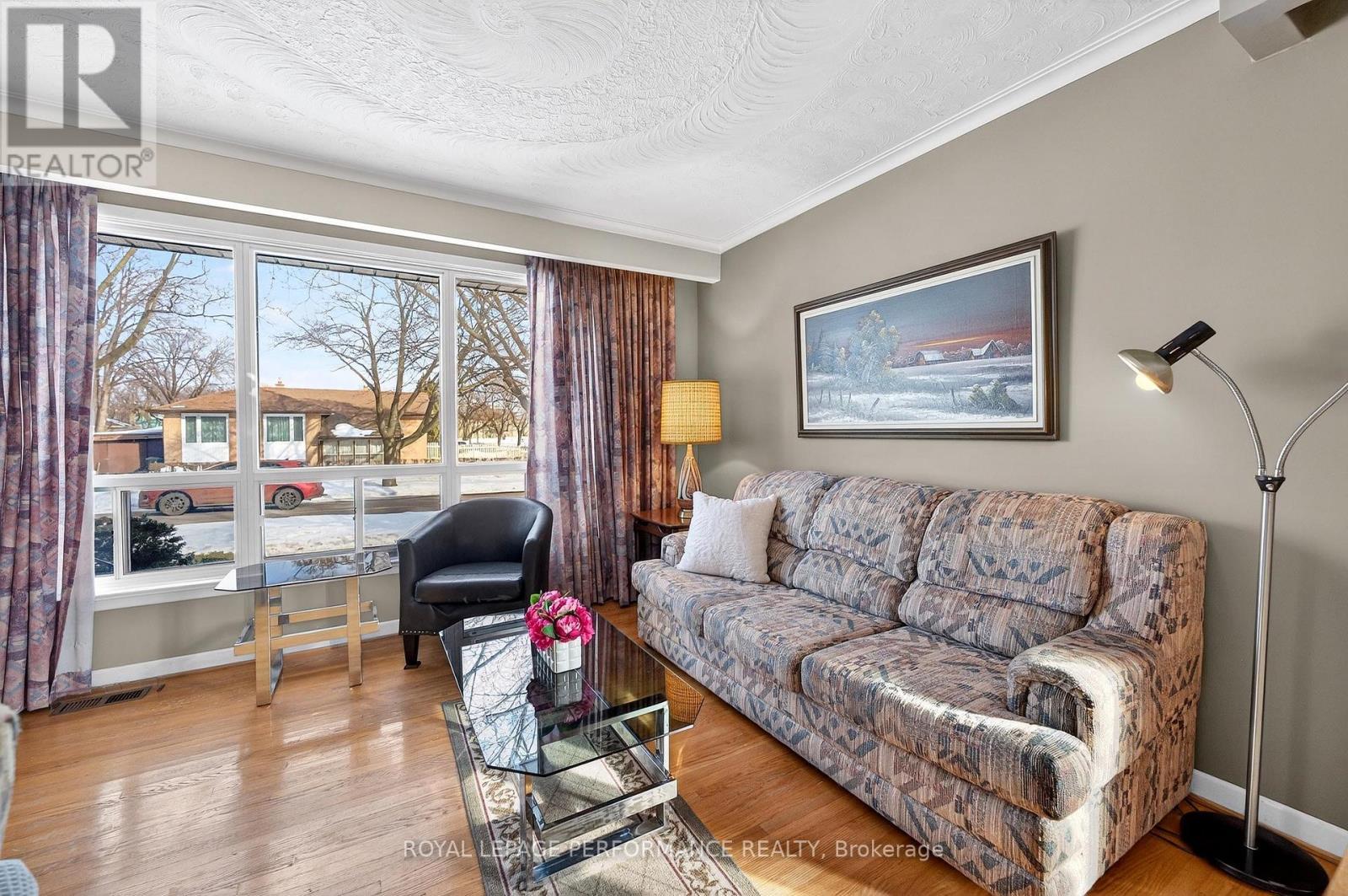 2 Littlewood Crescent, Toronto (Eringate-Centennial-West Deane), ON - Indoor Photo Showing Living Room
