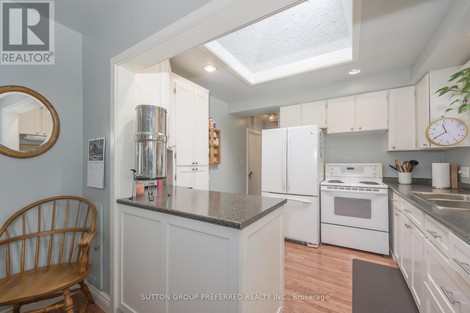 268 King Edward Avenue, London South (South J), ON - Indoor Photo Showing Kitchen With Double Sink