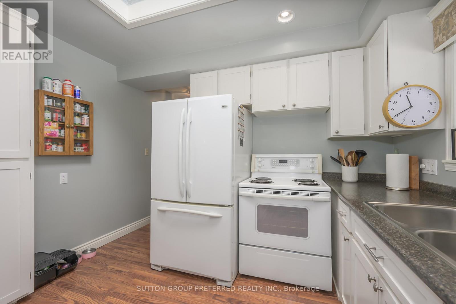 268 King Edward Avenue, London South (South J), ON - Indoor Photo Showing Kitchen With Double Sink