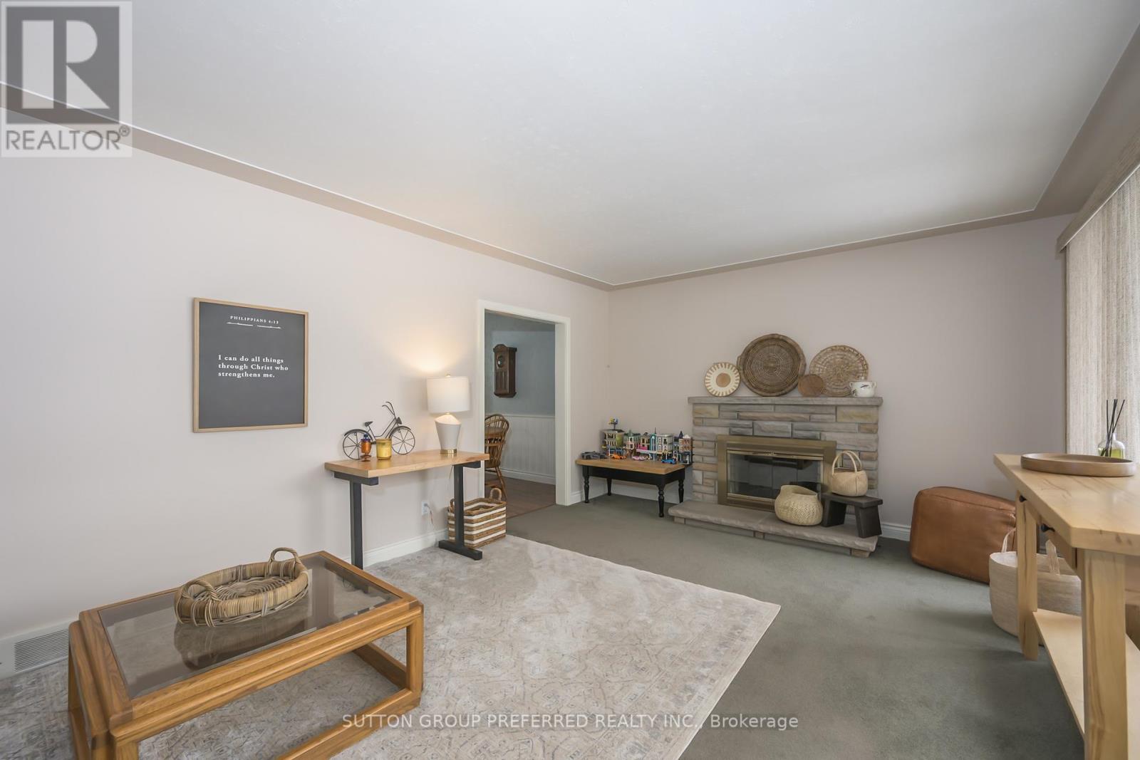 268 King Edward Avenue, London South (South J), ON - Indoor With Fireplace