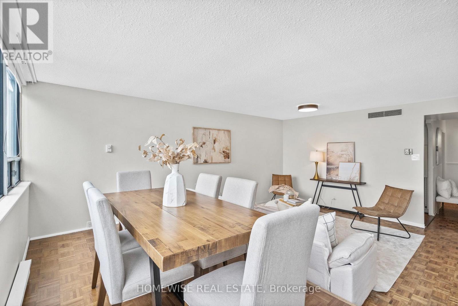 1807 - 914 Yonge Street, Toronto, ON - Indoor Photo Showing Dining Room