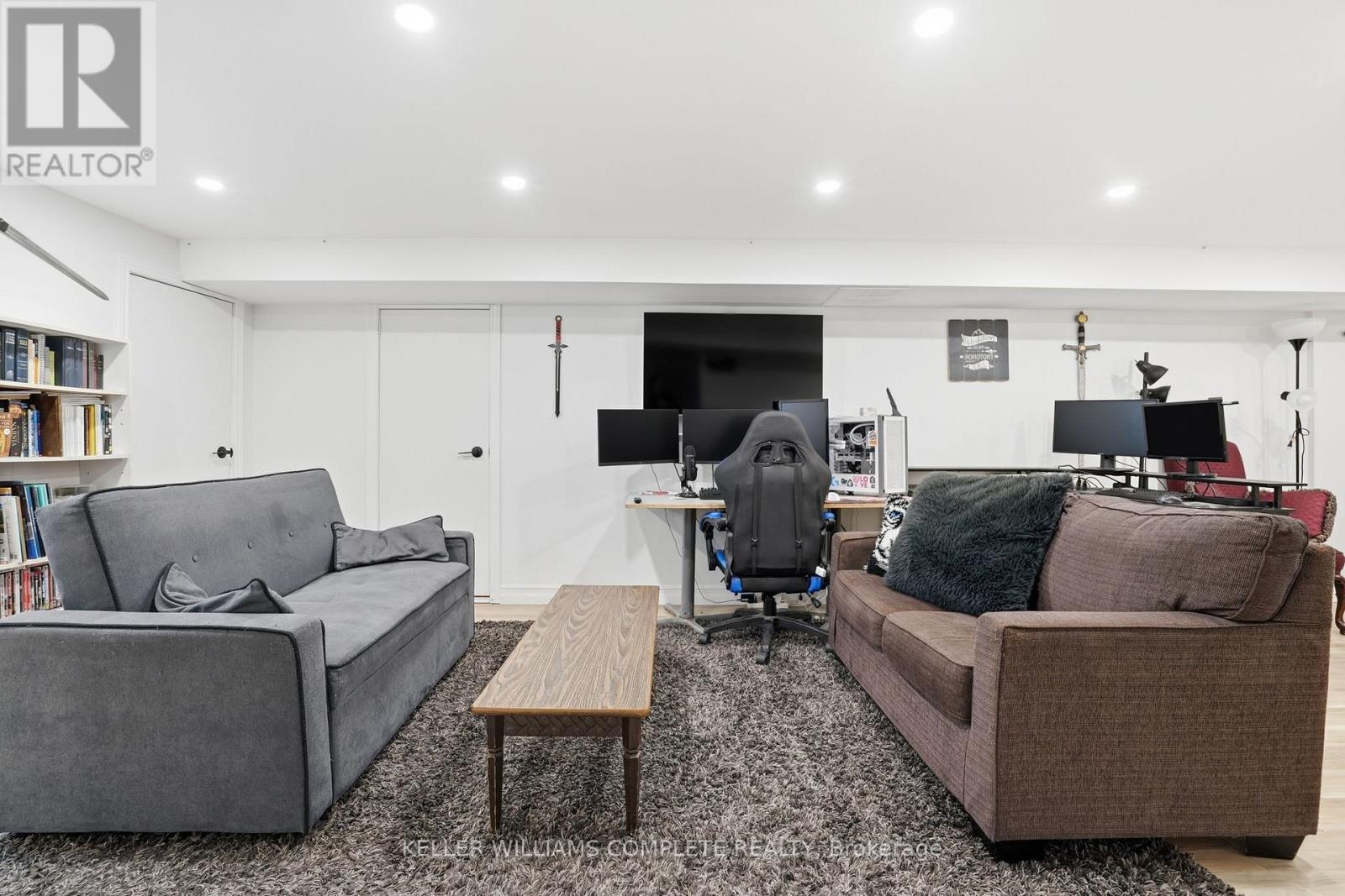 59 Oakley Crescent, Hamilton, ON - Indoor