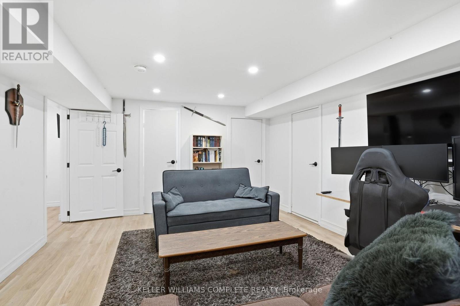 59 Oakley Crescent, Hamilton, ON - Indoor Photo Showing Living Room