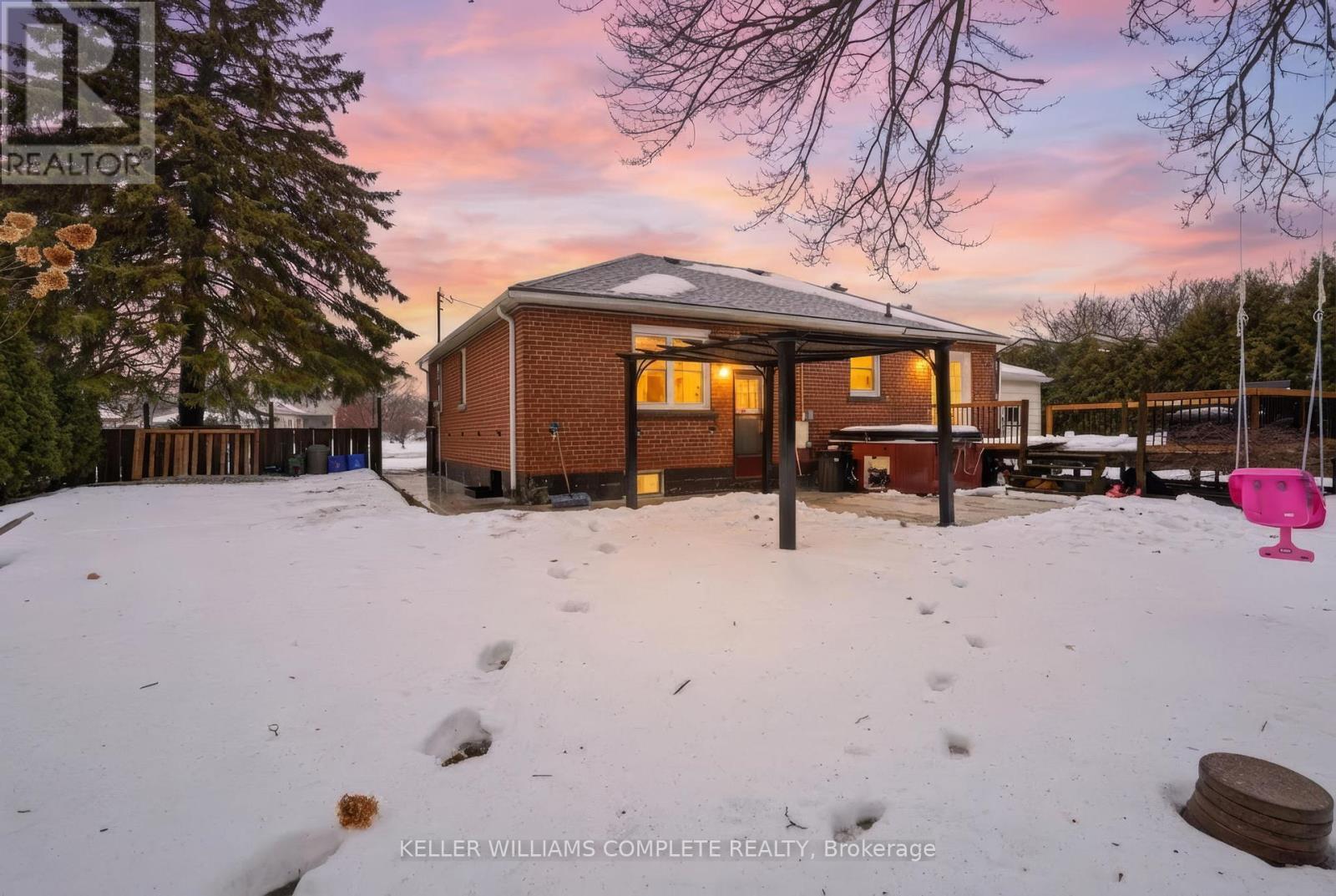 59 Oakley Crescent, Hamilton, ON - Outdoor